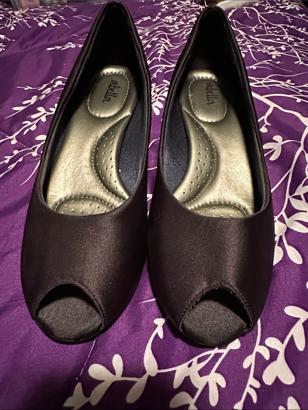 Abella Black Satin kitten heels with Cushioned Insole 8.5 worn once.
